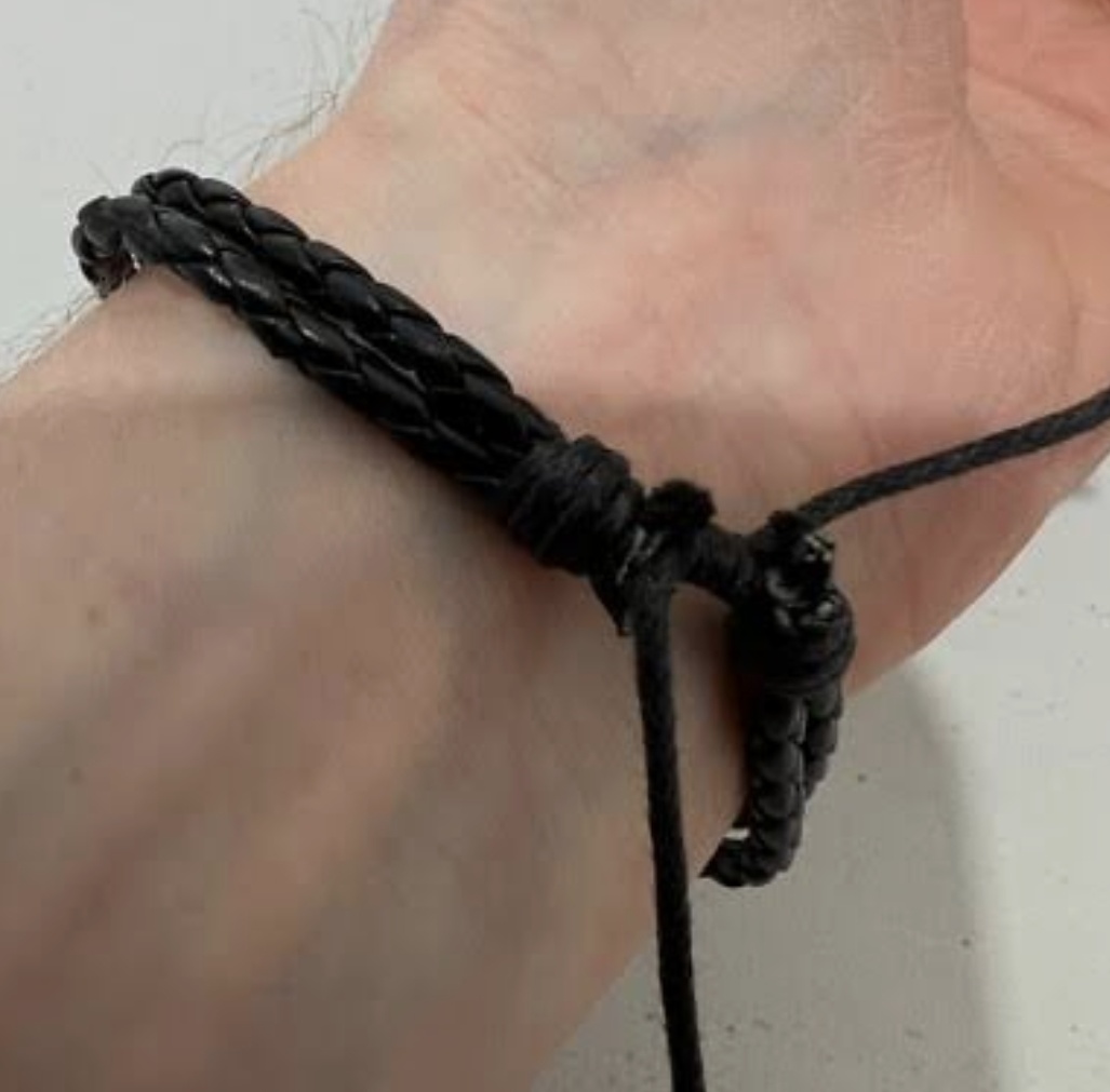 سوارات يد